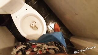 Seduced me in the cinema, so I fucked her in the toilet