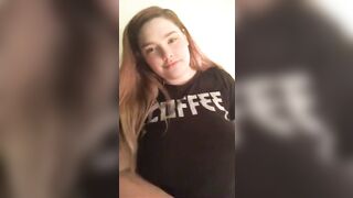 Teen flashes boobs while streaming on periscope