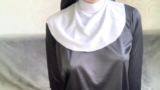 The Nun Shows her Pussy on Streams for Donations