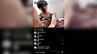 Girl use mastering on instagram live