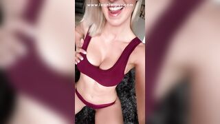 Fit Instagram Girl comes to an Intense Orgasm while Fingering