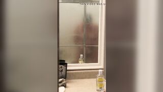 Caught my girlfriend’s orgasm with the shower head