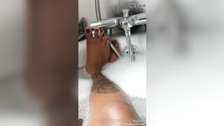 Solo instagram ebony rea fit bathing sexy feet and toes