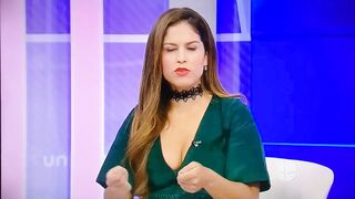 Ana Caty Hernández Goribuena En Minivestido Verde Piernona - YouTube (720p)