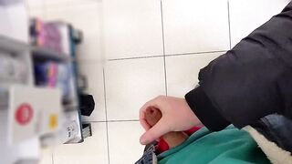 Geiler Riskanter Handjob Im Supermarkt - public:PPP Day 4 of 10 Day CumChallenge