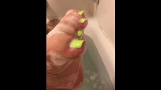 Washing my Dirty Feet (NEON GREEN TOES)