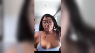 MILF Big tit YouTuber running boob bounce mommy’s tit