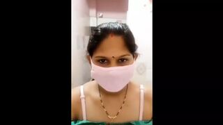 Hot bhabi show boobs to her boyfriend