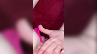 Part 2 Petite cochonne se fait claquer le cul et doigter son jolie petit anus serrer (Anal spanking)