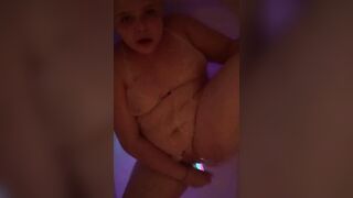 BBW blonde MILF Sadie gold fucks herself in the bathtub with glow sticks !!