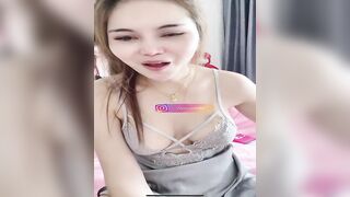 Thai girl show niple so pretty | so pretty niple hack