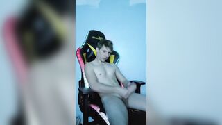 Big Cock Handjob Explosion In Gaming  Chair