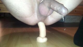 Twink cums fast with dildo in ass