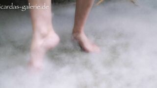 I bathe my feet in semen 4k