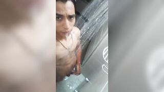 Nos Metemos A Bañar...