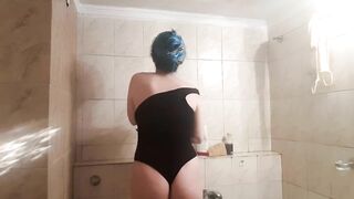 Voyeur shower blue hair girl!