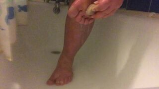 feet cleanin clip