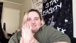 BBW licking and sucking toes