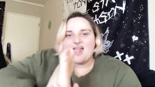 BBW licking and sucking toes