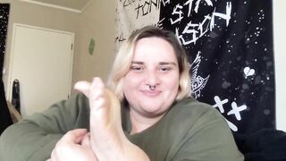 BBW licking and sucking toes