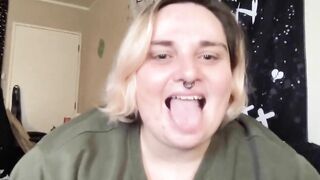 BBW licking and sucking toes