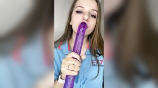 DEEP SUCTION OF A DOUBLE DILDO FROM A CUTIE