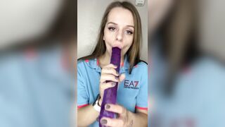 DEEP SUCTION OF A DOUBLE DILDO FROM A CUTIE