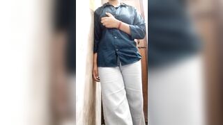 Indian hot aunty ne aapne chuchee dabae full enjoy indian aunty