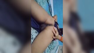 Finger fucking my wet pussy at bedtime and I taste so good by your bijli