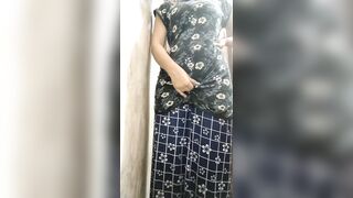 Hot aunty ne aapne kapde uatare aur dekhaya hot figure indian hot desi aunty