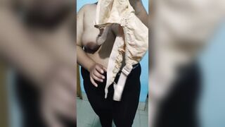 Mature Indian Bhabhi dress change viral video