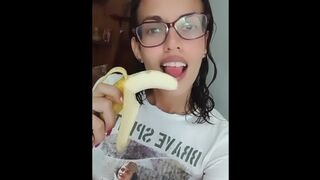 Proper way to eat a banana