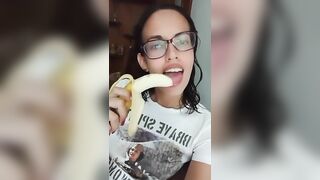 Proper way to eat a banana