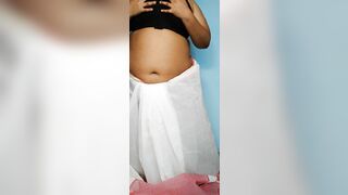 Hindi hot mom saree open video - Hot