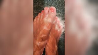 Sticky feet