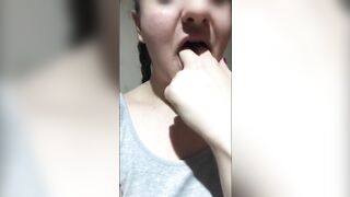 Amateur girlfriend suck a buttplug