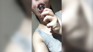 Amateur girlfriend suck a buttplug