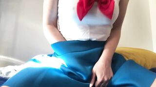 curvy sailor moon makes herself cum