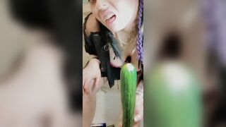 Milf870 plays with her vegetables pussy stretching