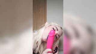 ShaeLynnRay practices deep throating