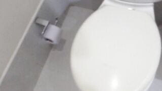 My boss asked me for a peeing video to give me a raise - pinay