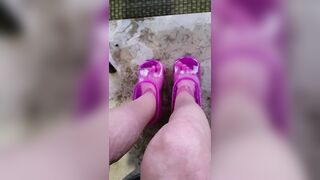 Smoking Milf big foot soak