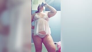 Gorgeous Thick Goddess Chugs Beer Under A Minute!!????????????????