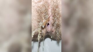 Natural hairy pussy pissing with menstrual cup inside ???????? Close up