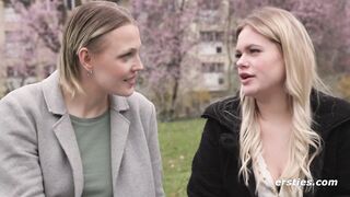 Ersties - Nina C und Emma K haben Analsex mit einem Strapon.