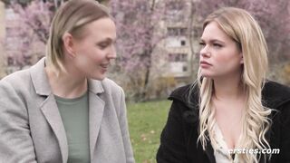 Ersties - Nina C und Emma K haben Analsex mit einem Strapon.