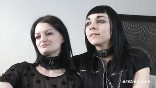 Ersties - Alisa und Lea – Machtvolle Sexspiele mit Gerte und Unterwerfung