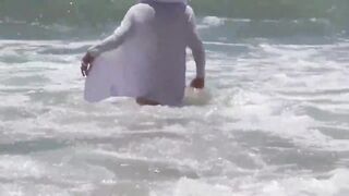 wetlook white shirt slut showing her boobs in water !!!